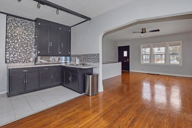 1801 3rd Avenue N, Minneapolis, MN 55405