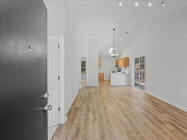 1075 Daventry Crossing, Woodstock, GA 30188