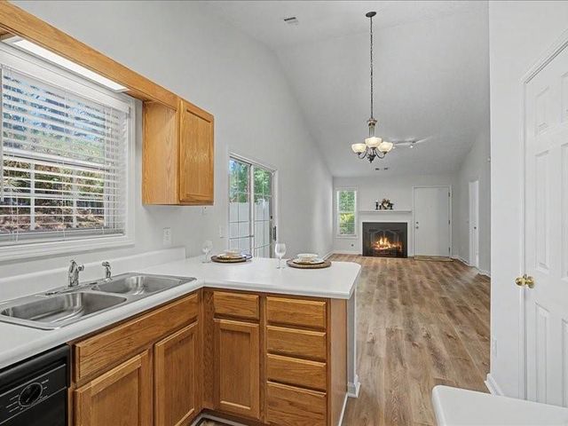 1075 Daventry Crossing, Woodstock, GA 30188