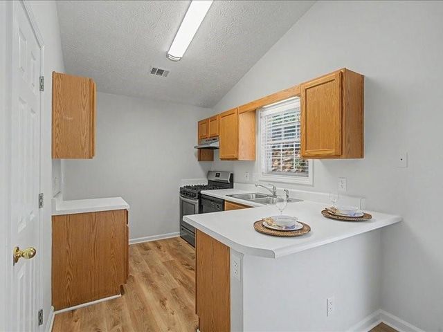 1075 Daventry Crossing, Woodstock, GA 30188