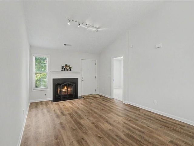 1075 Daventry Crossing, Woodstock, GA 30188