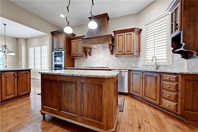 3313 W 138th Street, Leawood, KS 66224