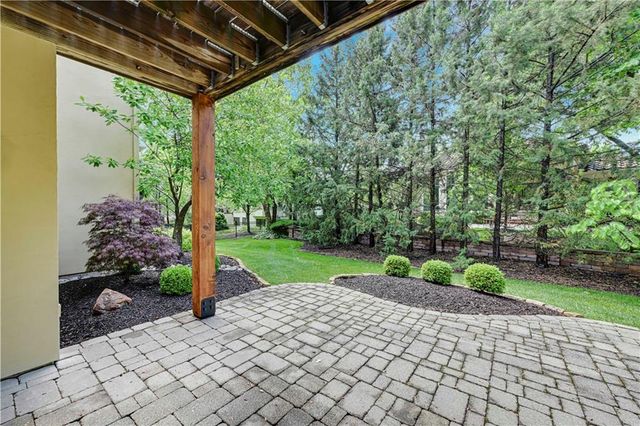 3313 W 138th Street, Leawood, KS 66224
