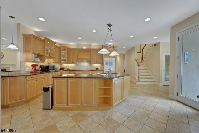 6 Briscoe Chase, Ringwood Boro, NJ 07456