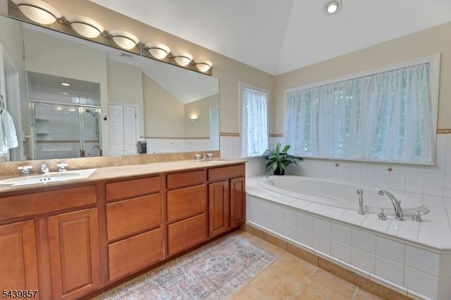 6 Briscoe Chase, Ringwood Boro, NJ 07456