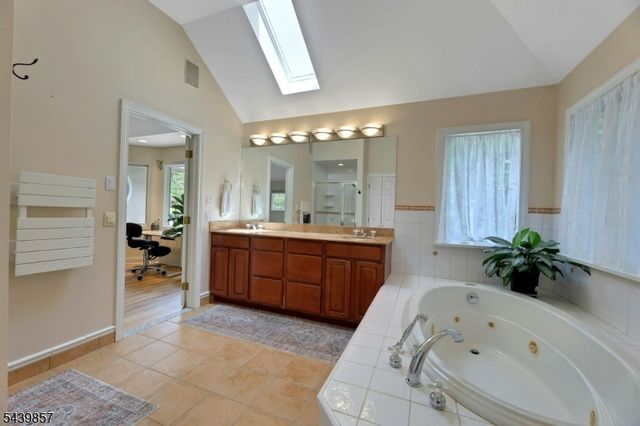 6 Briscoe Chase, Ringwood Boro, NJ 07456