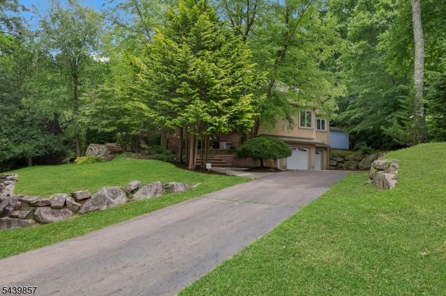 6 Briscoe Chase, Ringwood Boro, NJ 07456