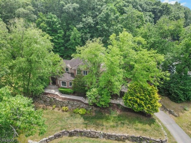 6 Briscoe Chase, Ringwood Boro, NJ 07456