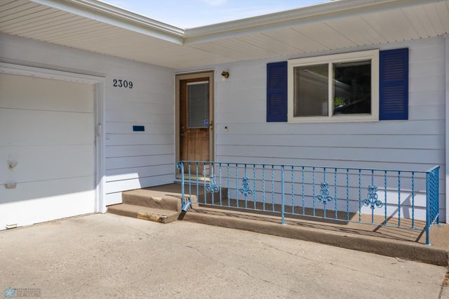 2309 9th Street S, Fargo, ND 58103