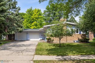 2309 9th Street S, Fargo, ND 58103