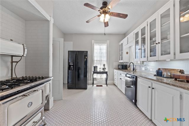1126 N Wall, Belton, TX 76513
