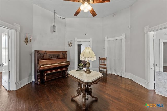 1126 N Wall, Belton, TX 76513