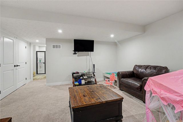 1071 Brooke Ln, Xenia, OH 45385