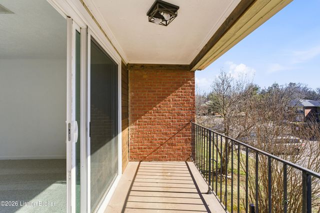 7906 Grenoble Ln A, Prospect, KY 40059