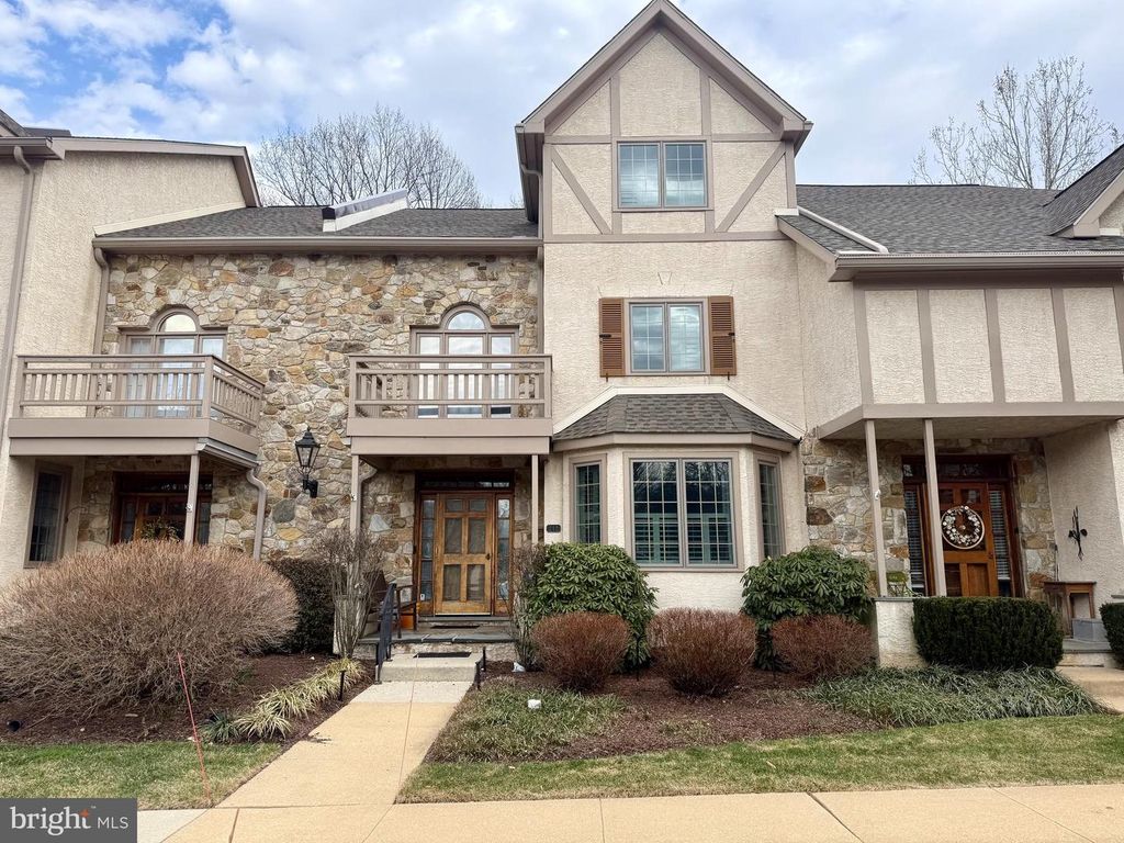 Image 1 of property listing at 212 CAMBRIDGE CHASE #13, Exton, PA 19341