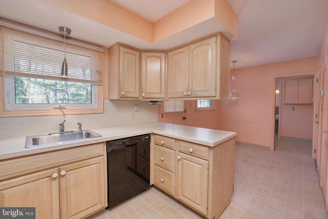 9 PIN OAK DR, Lawrence Township, NJ 08648