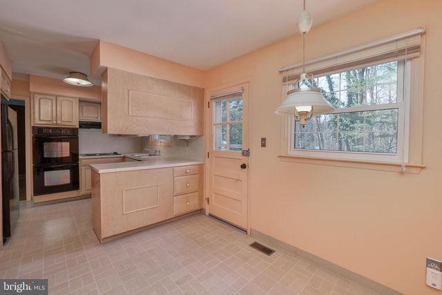 9 PIN OAK DR, Lawrence Township, NJ 08648