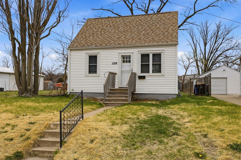 1128 I Avenue NE, Cedar Rapids, IA 52402