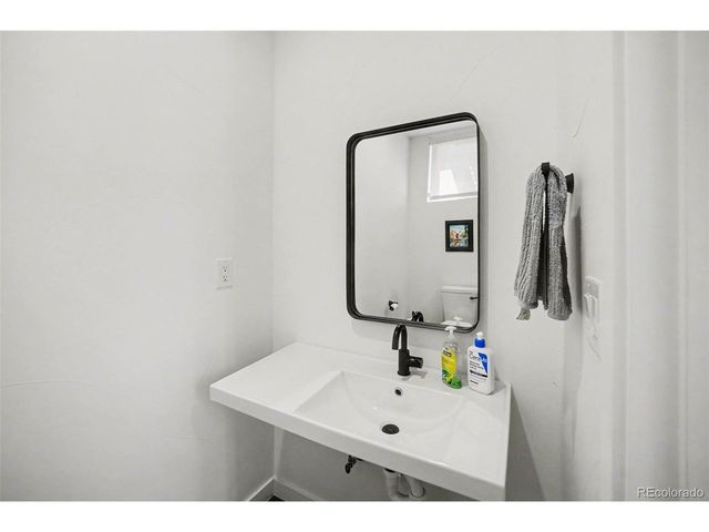 6065 W 16th Ave, Lakewood, CO 80214