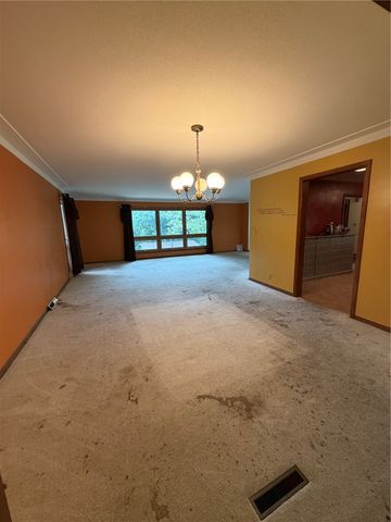 3624 Terrace Hill Drive NE, Cedar Rapids, IA 52402