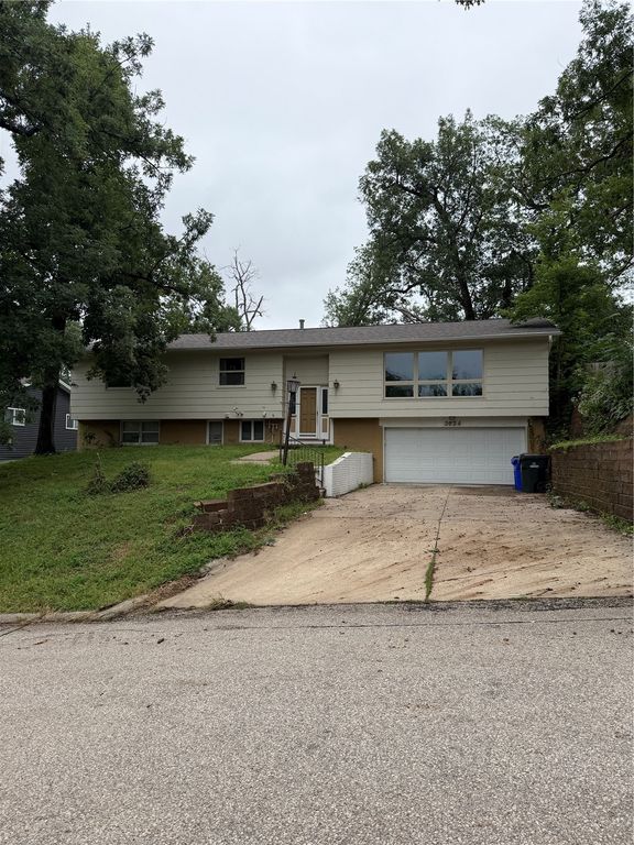 3624 Terrace Hill Drive NE, Cedar Rapids, IA 52402