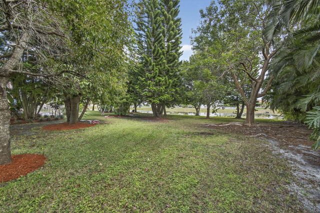 11502 Knightsbridge Place, Wellington, FL 33449
