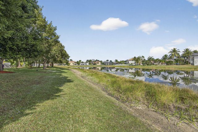 11502 Knightsbridge Place, Wellington, FL 33449