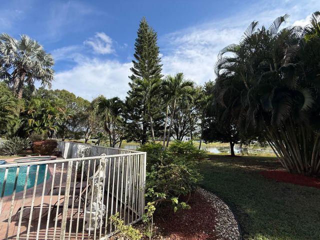 11502 Knightsbridge Place, Wellington, FL 33449