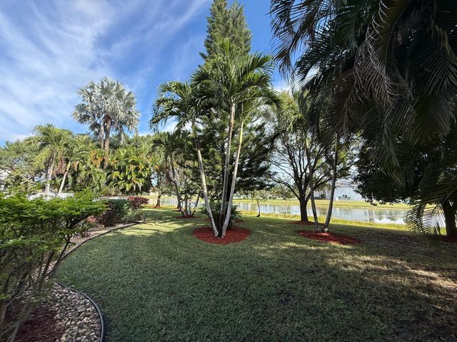 11502 Knightsbridge Place, Wellington, FL 33449