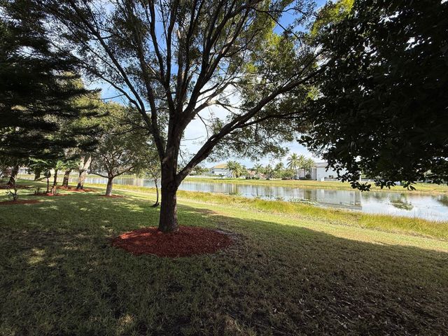 11502 Knightsbridge Place, Wellington, FL 33449