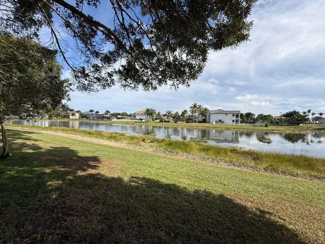 11502 Knightsbridge Place, Wellington, FL 33449