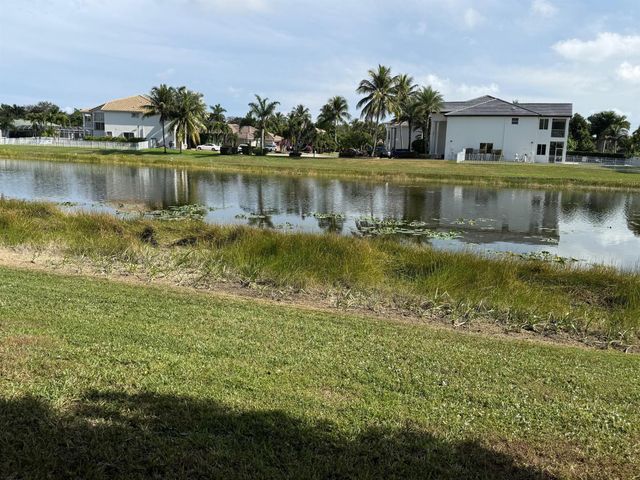 11502 Knightsbridge Place, Wellington, FL 33449