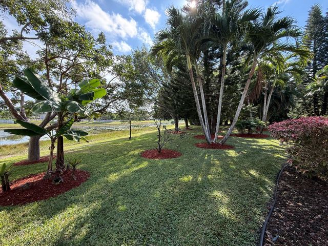 11502 Knightsbridge Place, Wellington, FL 33449