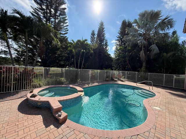 11502 Knightsbridge Place, Wellington, FL 33449