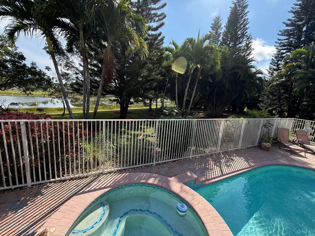 11502 Knightsbridge Place, Wellington, FL 33449