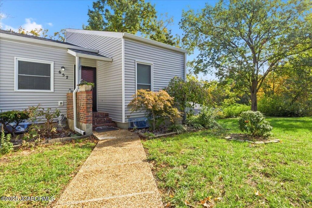 657 HIDDENWOOD COURT, Jefferson City, MO 65109
