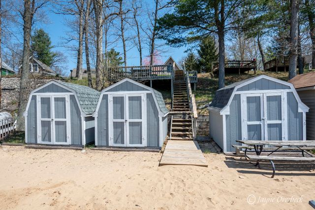 8710 Orleans Avenue, Fenwick City, MI 48834