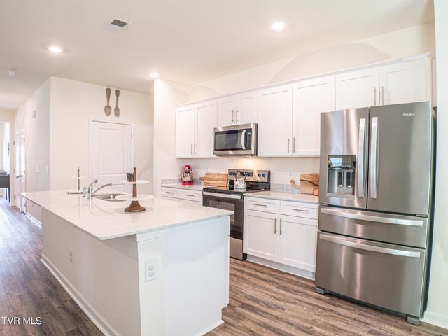 142 Thistle Drive, Bluff City, TN 37618