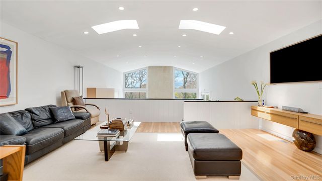 1 Carver Street, Sag Harbor, NY 11963