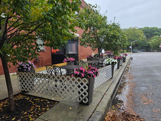 4263 N Lincoln Avenue, Chicago, IL 60618