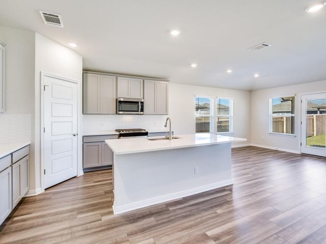 109 Rivendale ST, Liberty Hill, TX 78642