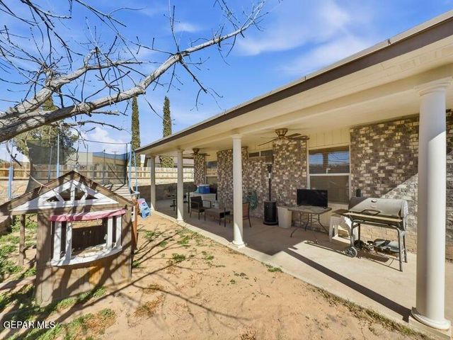 1695 SAINT STEPHEN Place, El Paso, TX 79936