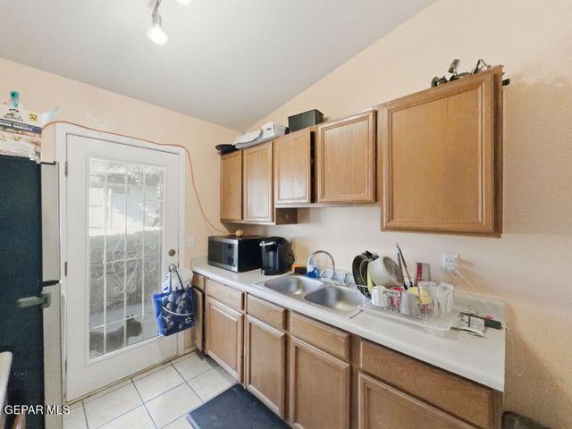 1695 SAINT STEPHEN Place, El Paso, TX 79936