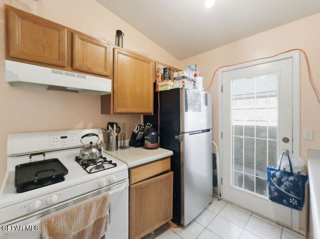 1695 SAINT STEPHEN Place, El Paso, TX 79936