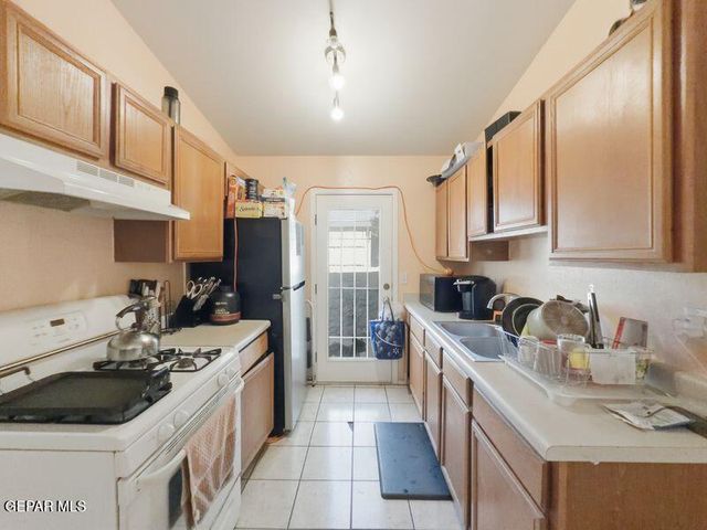 1695 SAINT STEPHEN Place, El Paso, TX 79936