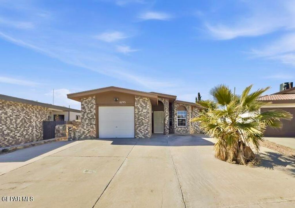 1695 SAINT STEPHEN Place, El Paso, TX 79936