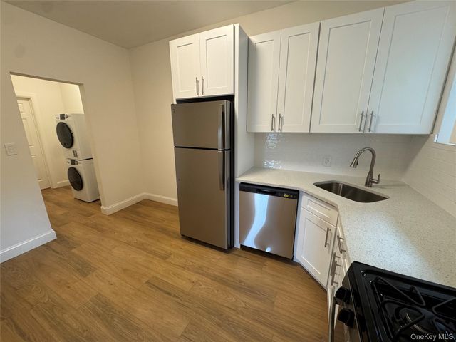 3 Rams Hill Road 1, Glenwood Landing, NY 11547