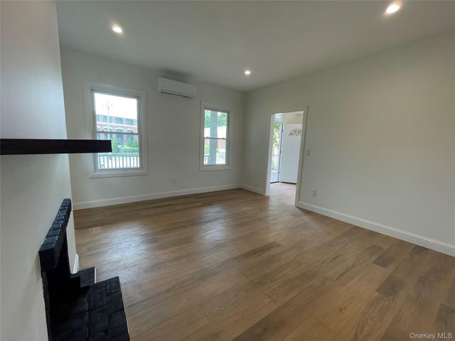 3 Rams Hill Road 1, Glenwood Landing, NY 11547