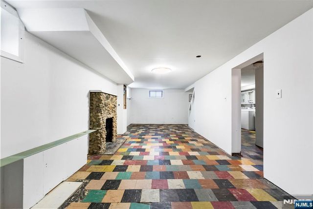 305 E Main Street, Bergenfield, NJ 07621