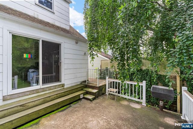 305 E Main Street, Bergenfield, NJ 07621
